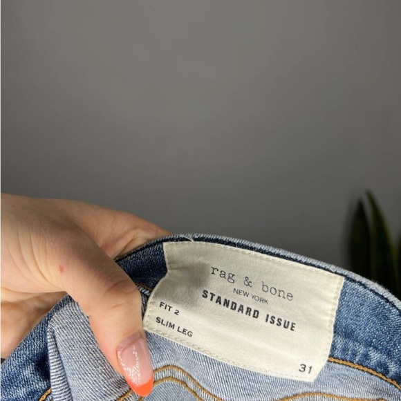 Rag & Bone Men's Slim Leg Fit 2 Light Wash Jeans 31x31 6” opening at the leg - Picture 3 of 6